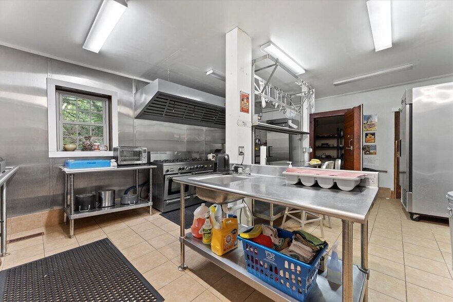 More Photos Of 746 Howe Rd, Lake Luzerne Hotel For Sale