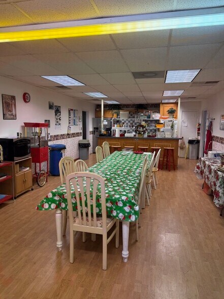 More Photos Of 1059 E Tri County Blvd, Oliver Springs Office Residential For Lease