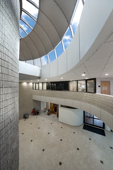 More Photos Of 7100 W 20th Ave, Hialeah Medical For Lease