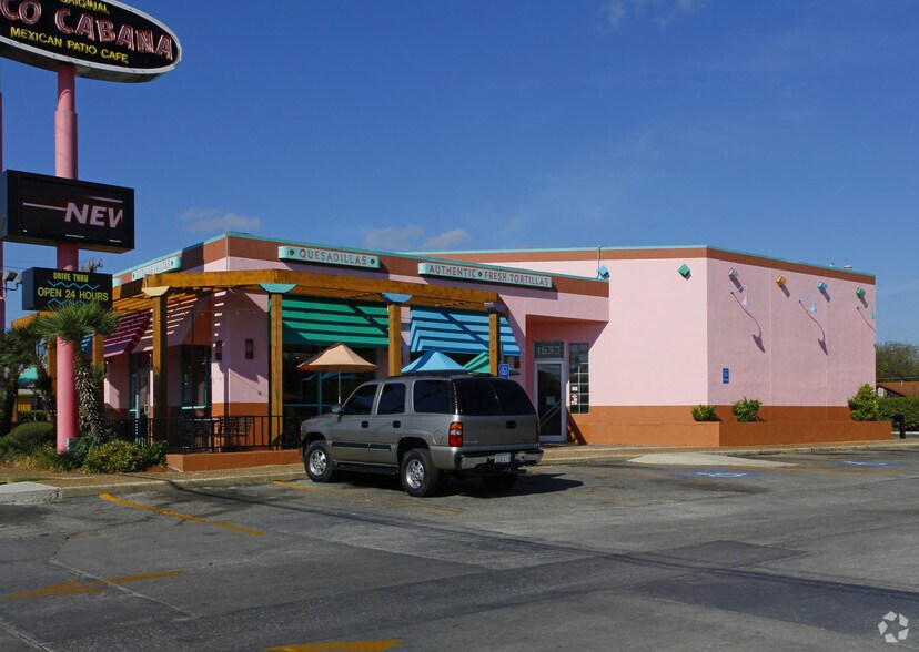 Primary Photo Of 1633 SW Military Dr, San Antonio Fast Food For Lease