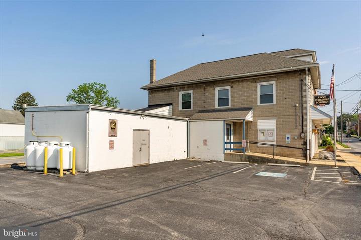 More Photos Of 6040 Main St, East Petersburg Office For Lease