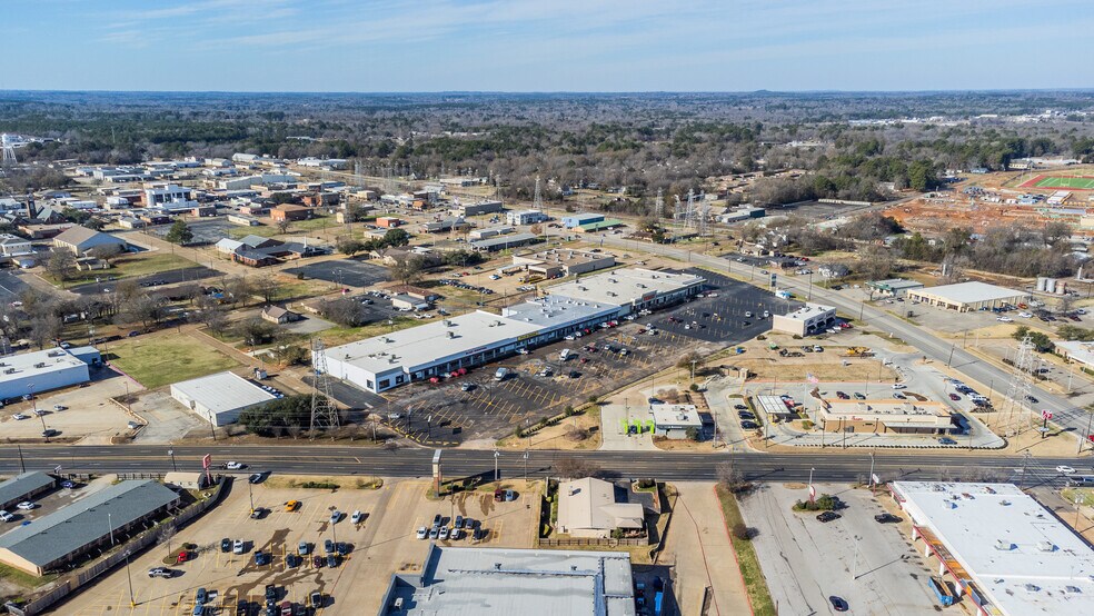 More Photos Of 98-110 Midtown Dr, Kilgore Unknown For Lease