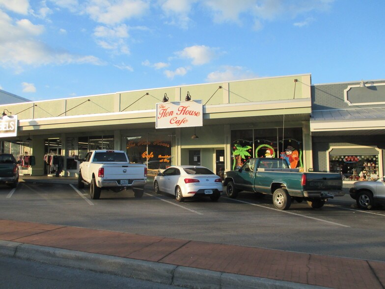 More Photos Of 200 W Tompkins St, Inverness General Retail For Lease