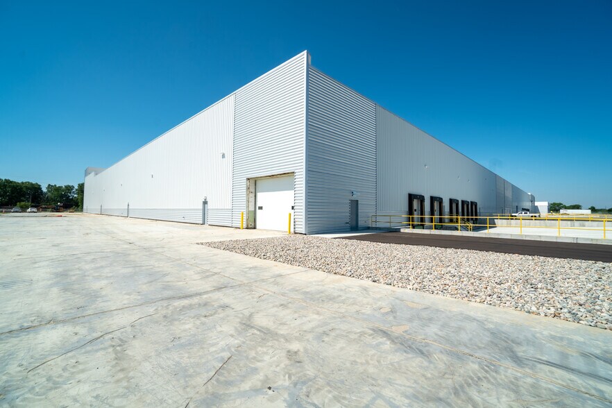 More Photos Of 1101 N Center Rd, Flint Manufacturing For Lease