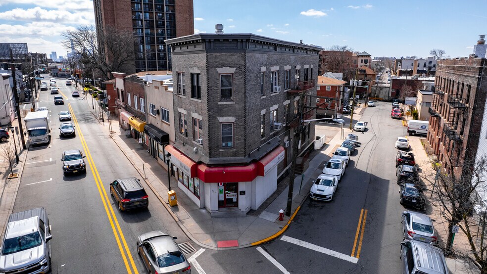 More Photos Of 390 Fairview Ave, Fairview Apartments For Sale