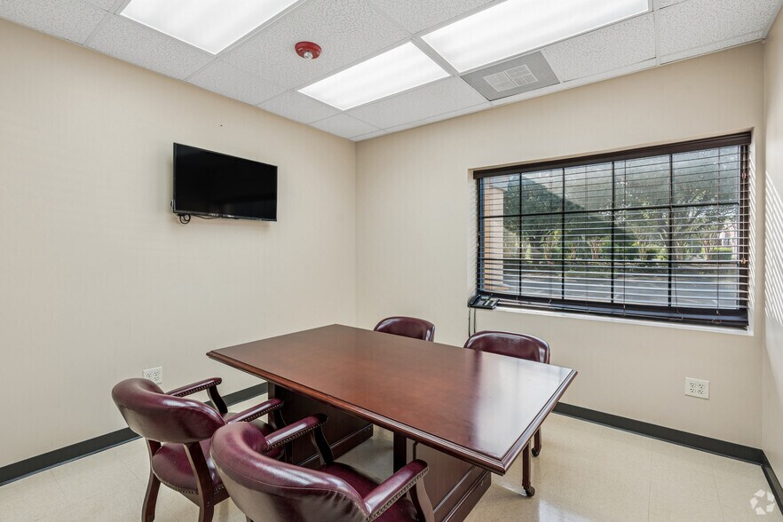 More Photos Of 5603 Highway 6, Missouri City Freestanding For Lease