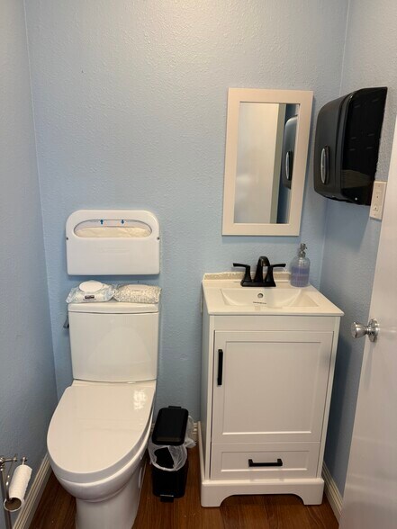 More Photos Of 320 Superior Ave, Newport Beach Medical For Lease