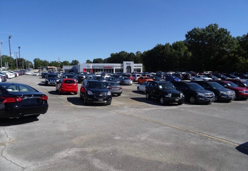 More Photos Of 813 S Parkway St, Corinth Auto Dealership For Sale