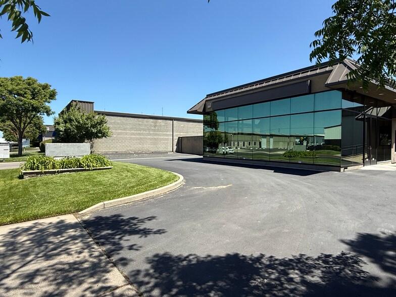 More Photos Of 4812 Stratos Way, Modesto Warehouse For Lease