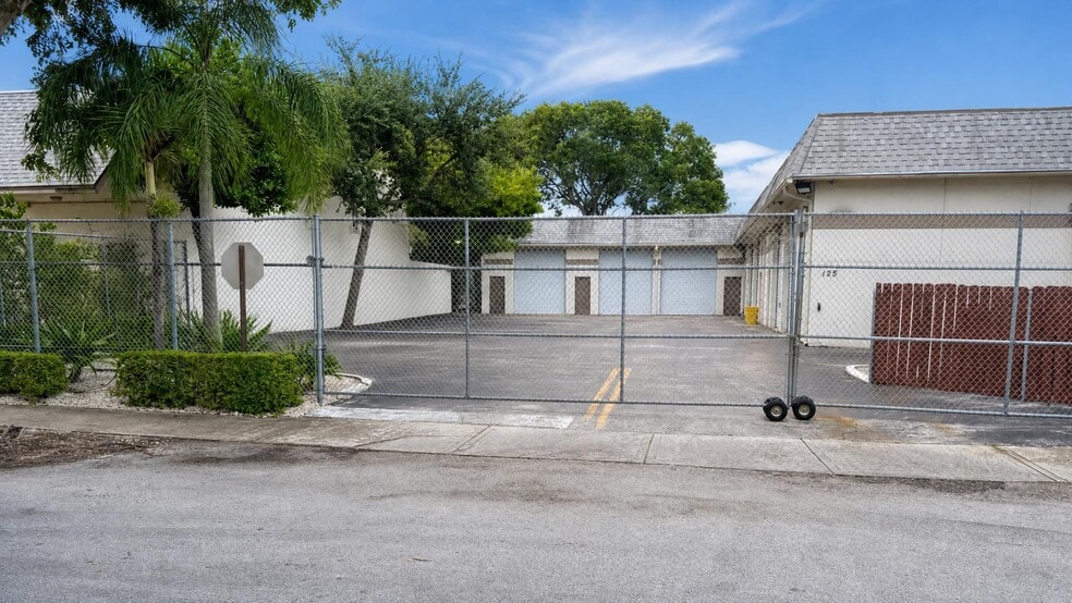 More Photos Of 125 SE 3rd St, Deerfield Beach Flex For Lease