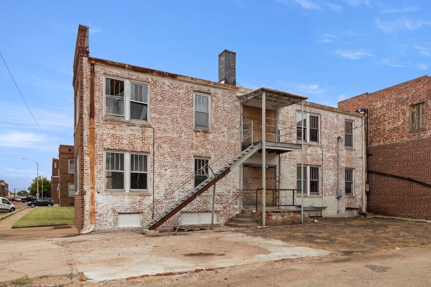 More Photos Of 201 N 3rd St, Ponca City Apartments For Sale