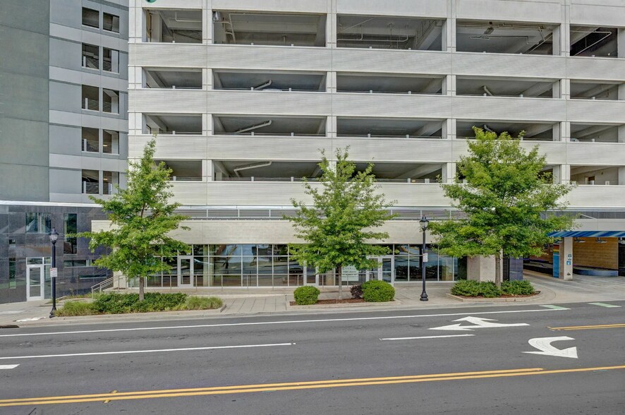 More Photos Of 106 W Washington St, Greenville General Retail For Lease