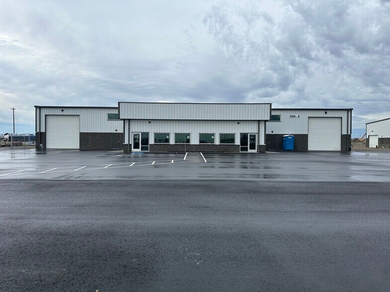 More Photos Of 2060 N Commercial Ave, Pasco Light Distribution For Lease