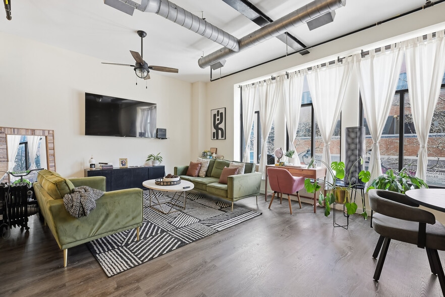 More Photos Of 833 N Market St, Wilmington Storefront Retail Residential For Sale