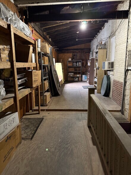 More Photos Of 33 N Washington St, Berkeley Springs Restaurant For Sale