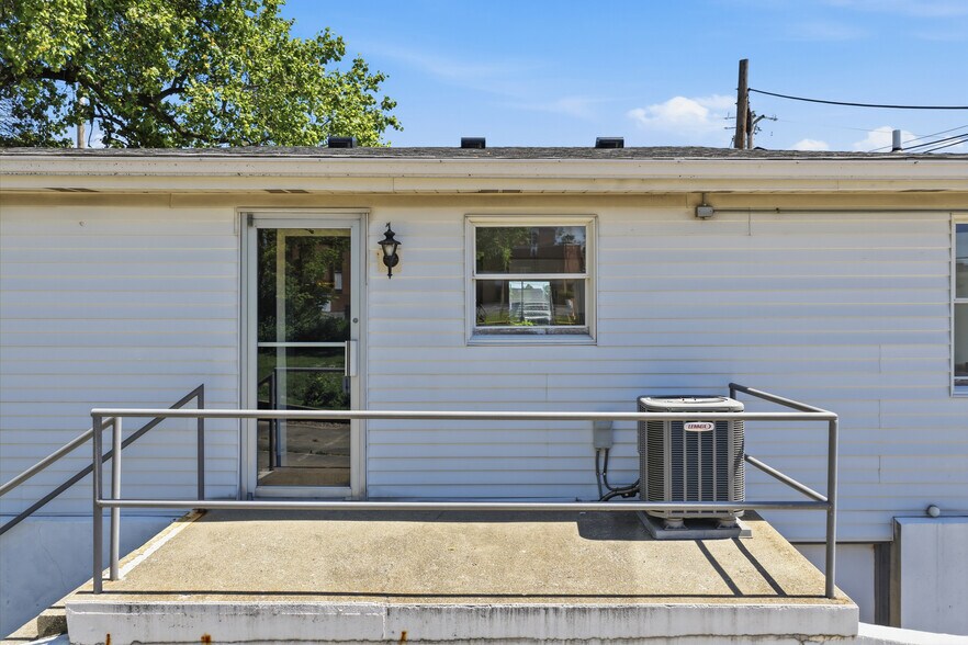 More Photos Of 10 Youell St, Florence Medical For Sale