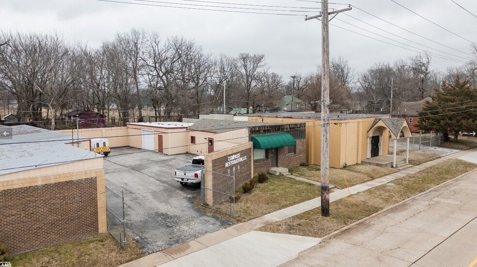 More Photos Of 219 & 303 W Chase st, Springfield Light Distribution For Lease