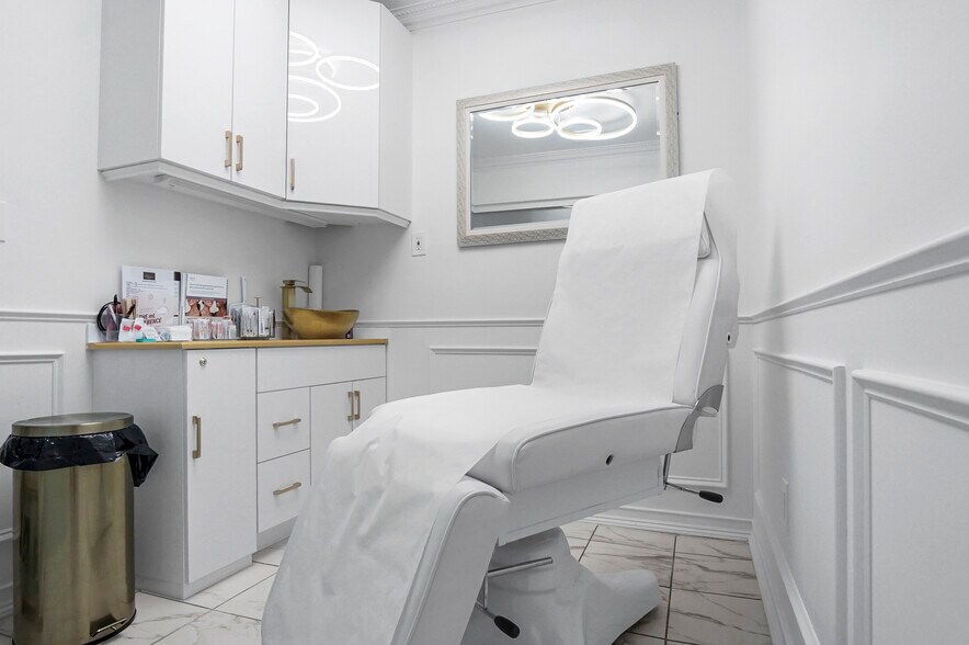 More Photos Of 20214 45th Ave, Bayside Medical For Lease