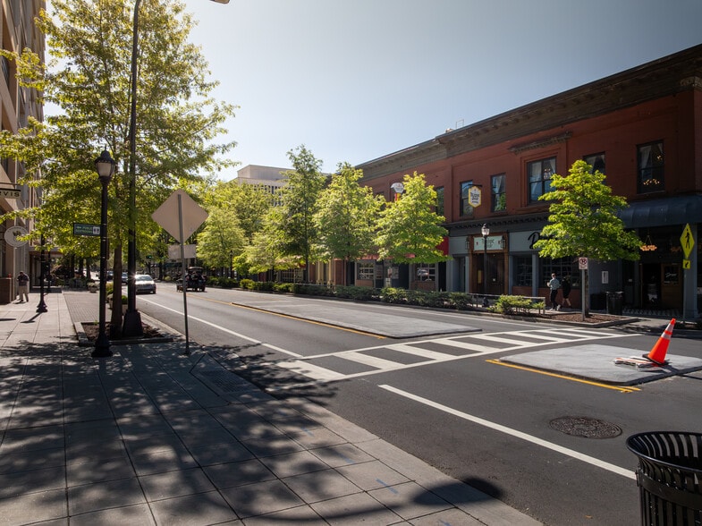 More Photos Of 15 W Washington St, Greenville Restaurant For Lease