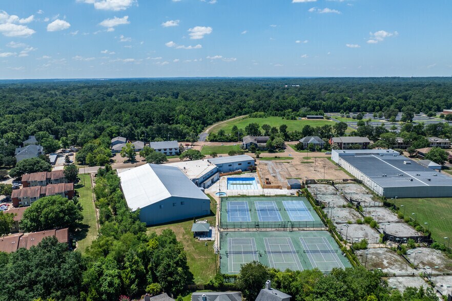 More Photos Of 46 Northtown Dr, Jackson Fitness Center For Lease