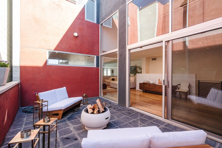 More Photos Of 1320 Abbot Kinney Blvd, Venice Loft Creative Space For Sale