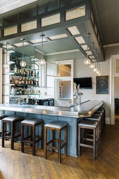 More Photos Of 403 N Walnut St, Bloomington General Retail For Sale