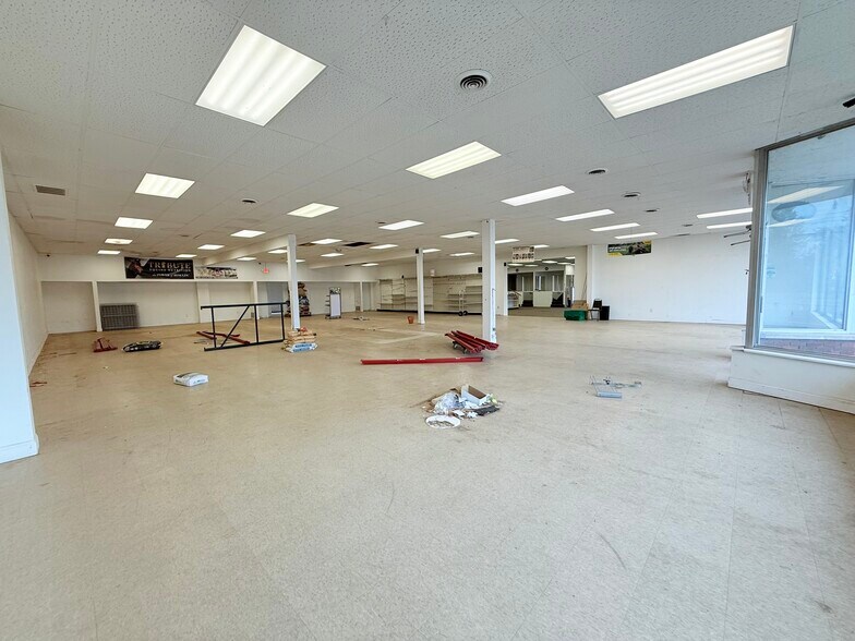 More Photos Of 807 S 4th St, Fulton General Retail For Sale