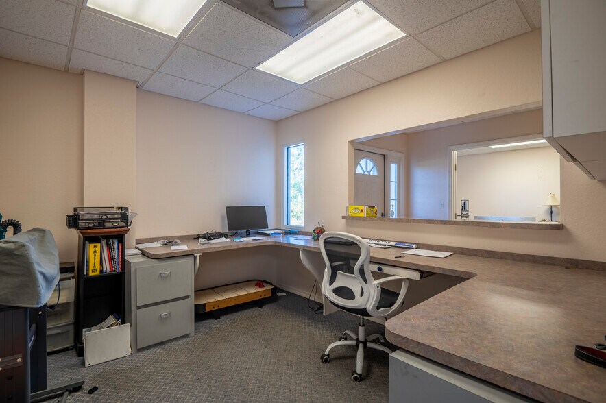 More Photos Of 610 Charlotte St, Punta Gorda Light Manufacturing For Sale