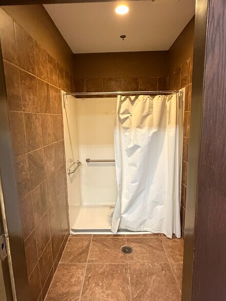 More Photos Of 572 Brewery Ln, Bourbonnais Distribution For Lease