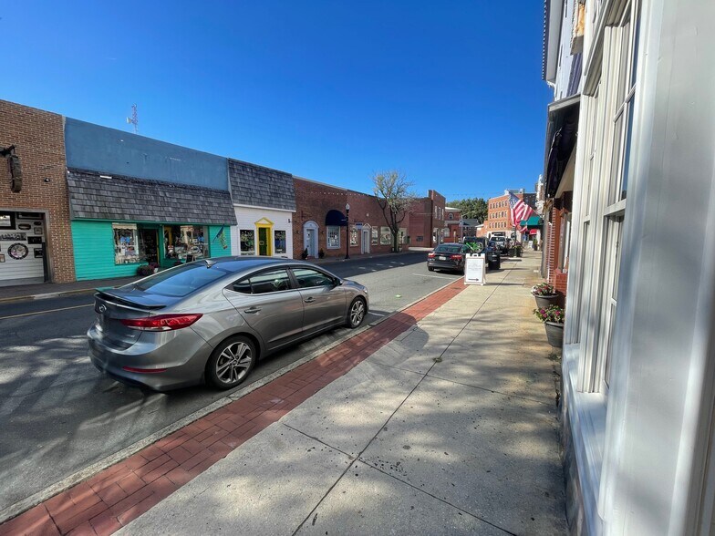 More Photos Of 513 Poplar St, Cambridge Storefront Retail Residential For Sale