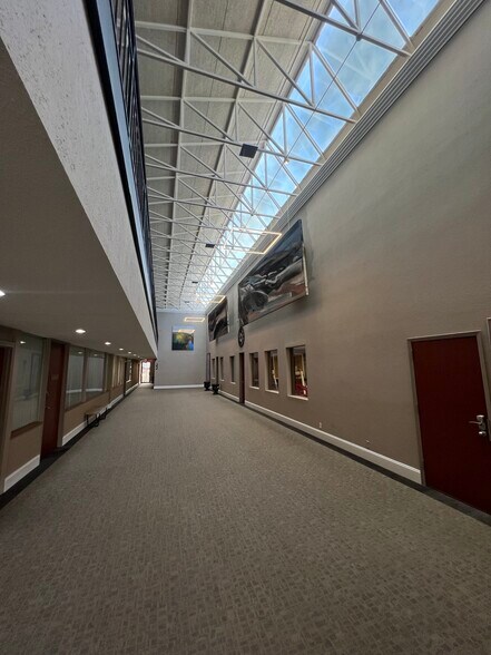 More Photos Of 6116 Skyline Dr, Houston Light Distribution For Lease