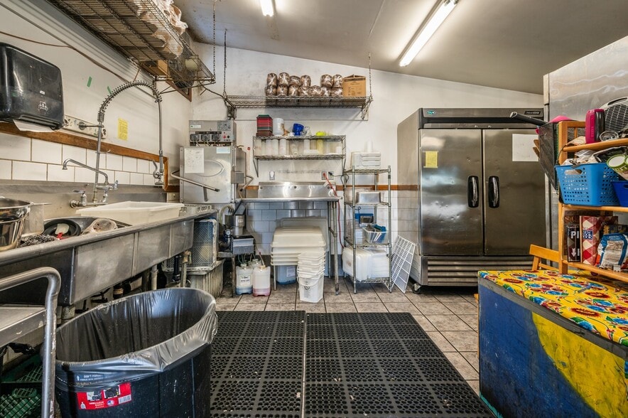More Photos Of 259 6th St, Port Orford Restaurant For Sale