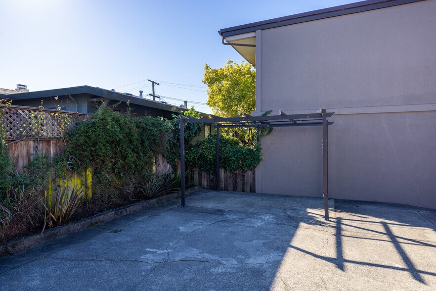 More Photos Of 1714 Solano Ave, Berkeley Office For Lease