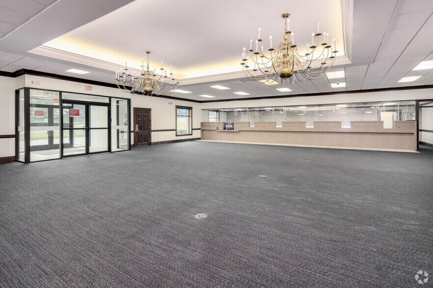 More Photos Of 1701 Financial Loop, Woodbridge Bank For Lease
