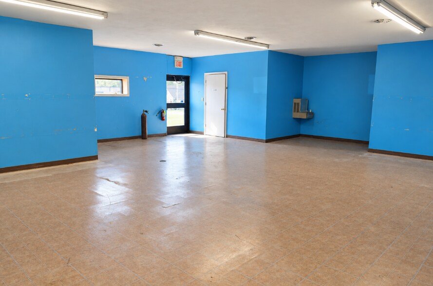 More Photos Of 101 Newbury Hollow Ln, Syracuse Warehouse For Lease
