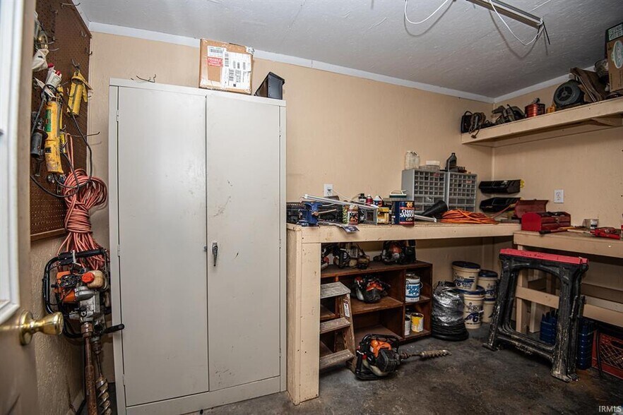 More Photos Of 1985 S Old US 41, Vincennes Industrial For Sale