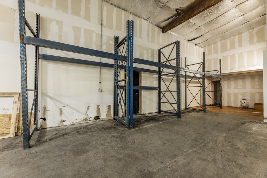 More Photos Of 535 W Poplar St, Fayetteville Warehouse For Lease