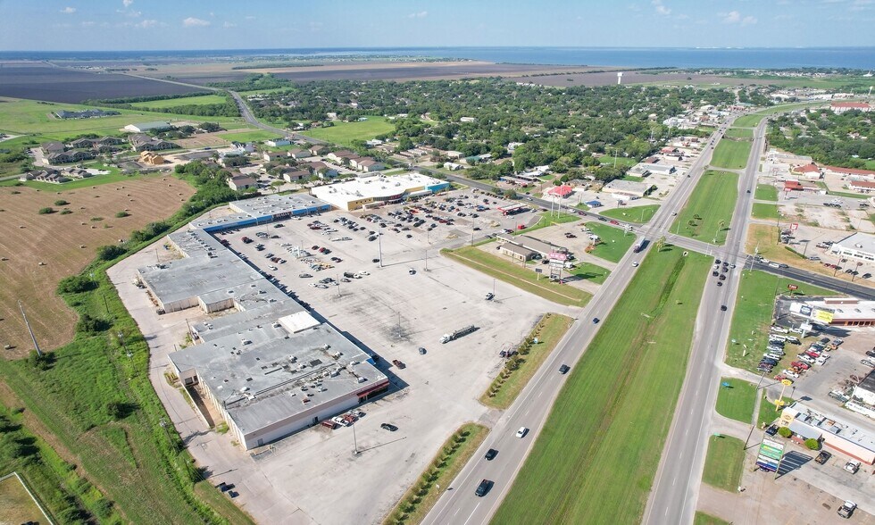 More Photos Of 121 State Highway 35 N, Port Lavaca Unknown For Lease