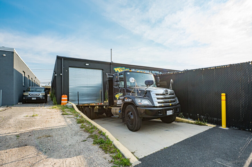 More Photos Of 77 Marine St, Farmingdale Manufacturing For Sale