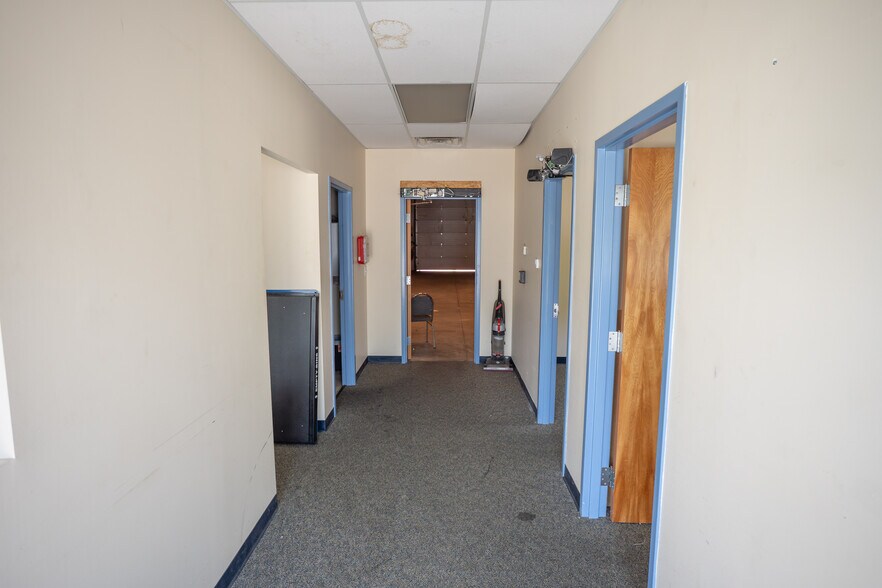 More Photos Of 11075 Parker Dr, Irwin Warehouse For Sale