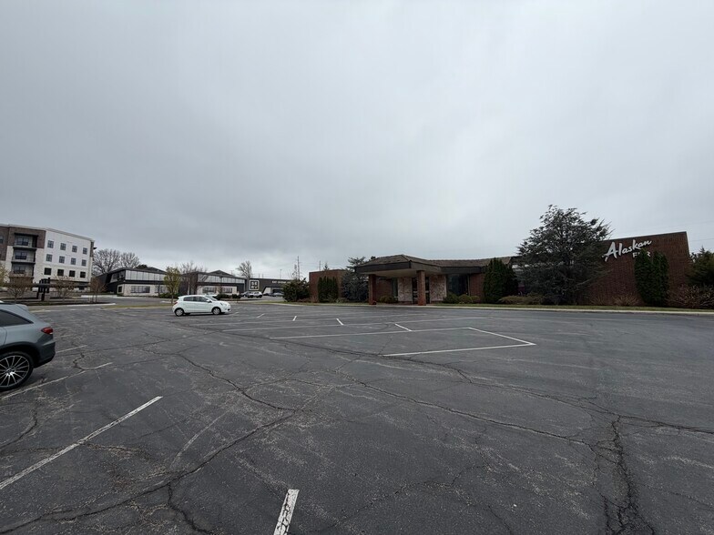 More Photos Of 9029 Metcalf Ave, Overland Park Freestanding For Sale