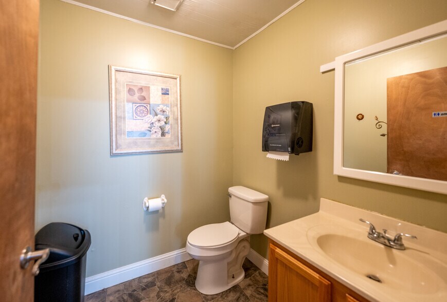 More Photos Of 4634 Highway 185, New Haven Freestanding For Sale