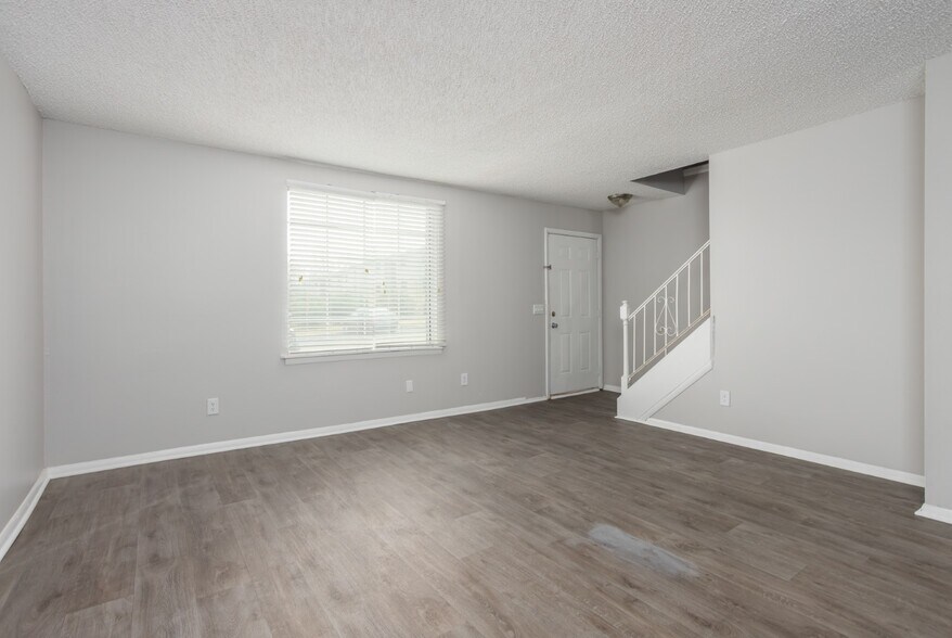 More Photos Of 110 Archwood Pl, Madison Apartments For Sale