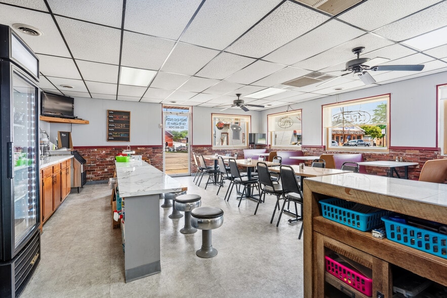 More Photos Of 130 W Lisbon St, Waynesburg Restaurant For Sale