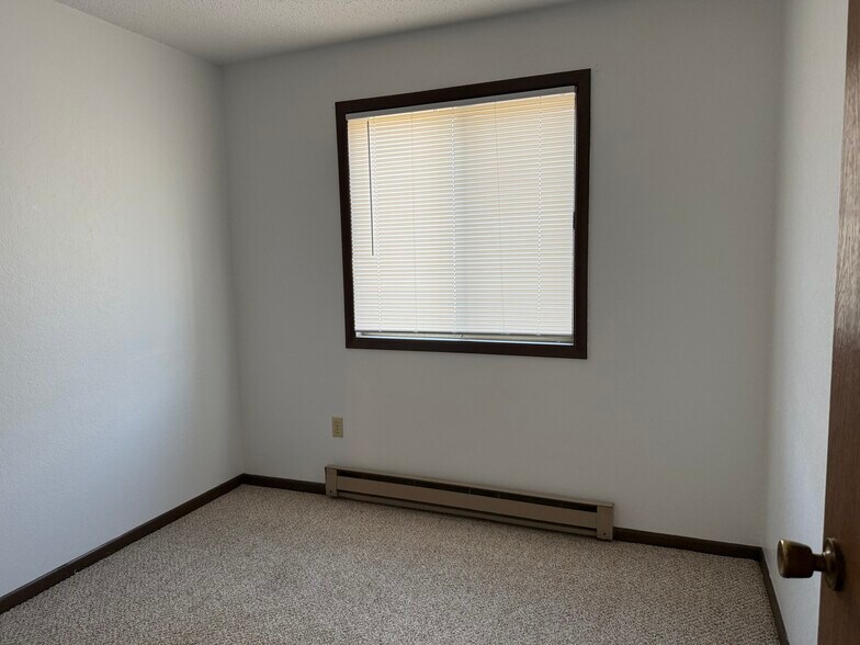 More Photos Of 120-124 E 13th St, Blue Earth Apartments For Sale