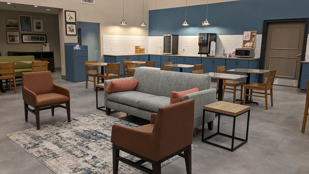 More Photos Of 130 Holiday Blvd, Covington Hotel For Sale