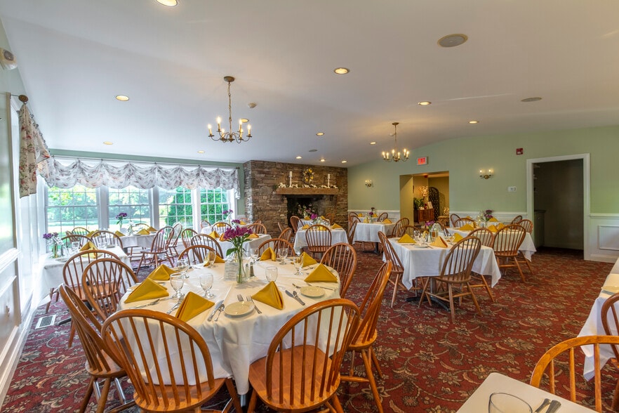 More Photos Of 898 Allentown Rd, Telford Restaurant For Sale