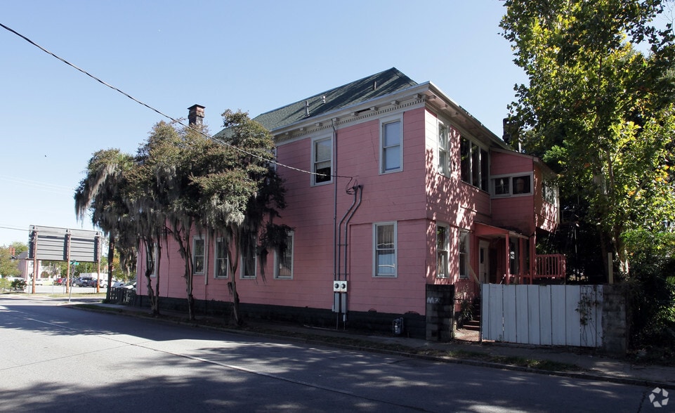 More Photos Of 17 W 41st St, Savannah Freestanding For Sale