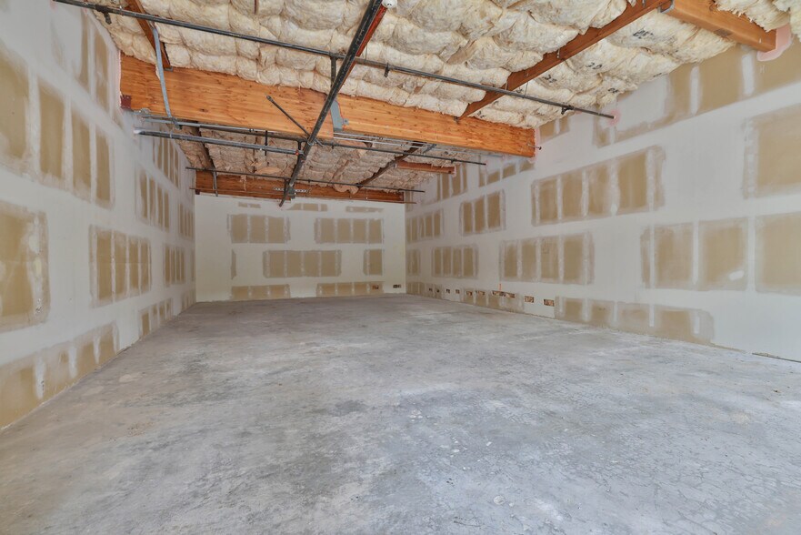 More Photos Of 2092 Concourse Dr, San Jose General Retail For Lease