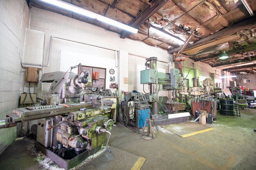 More Photos Of 1128 N Main St, Uhrichsville Manufacturing For Sale